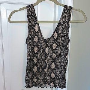 Size small crop tank